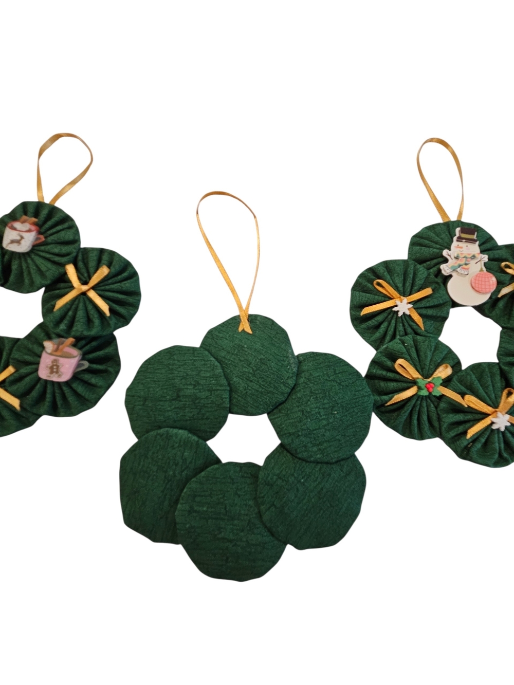 Hand Sewn Christmas Fabric Yo Yos, Set of 31,  2 Inches Wide,  4 Fabrics - Picture 15 of 15